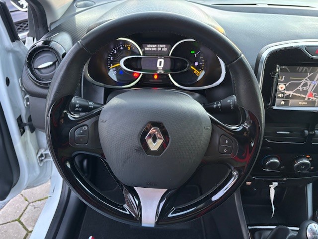 renault-clio-sport-tourer-2015-diesel-1461cc