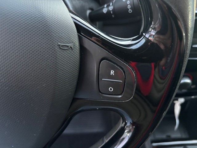 renault-clio-sport-tourer-2015-diesel-1461cc