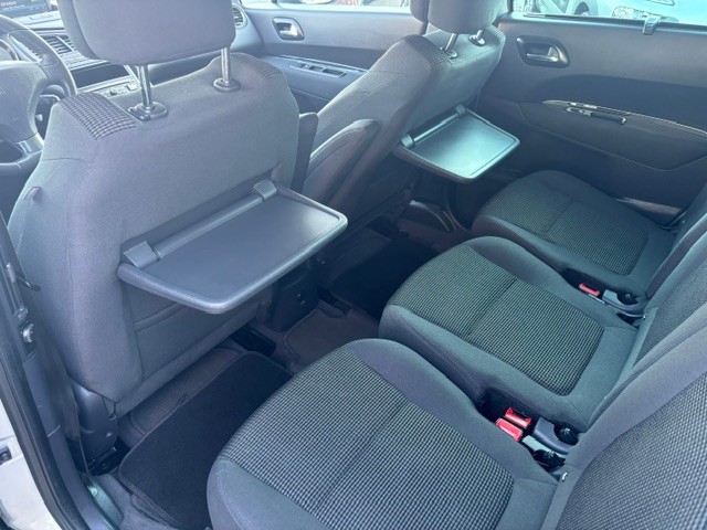peugeot-5008-2012-diesel-1560cc