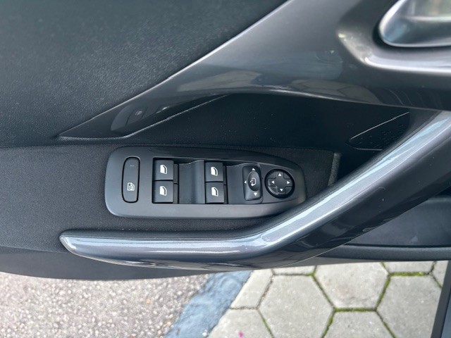 peugeot-2008-2017-diesel-1560cc