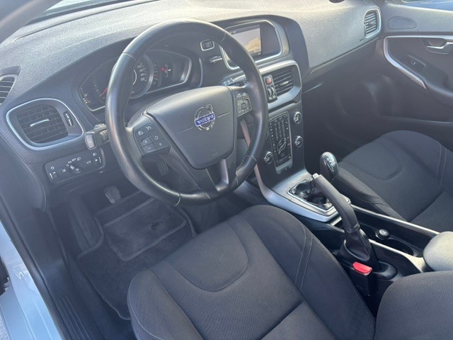 volvo-v40-2014-diesel-1560cc