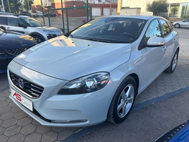 volvo-v40-2014-diesel-1560cc