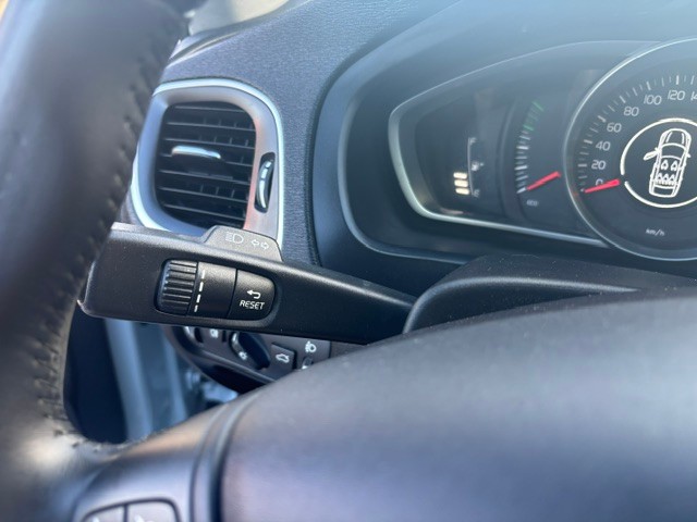volvo-v40-2014-diesel-1560cc