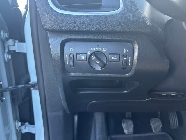 volvo-v40-2014-diesel-1560cc