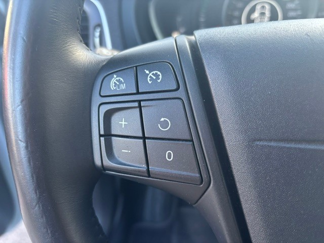 volvo-v40-2014-diesel-1560cc