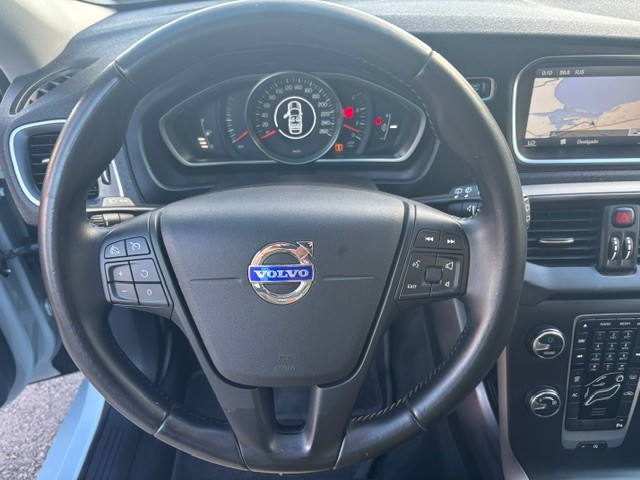 volvo-v40-2014-diesel-1560cc