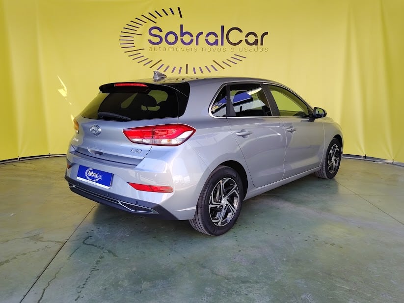 hyundai-i30-2023-gasolina-998cc