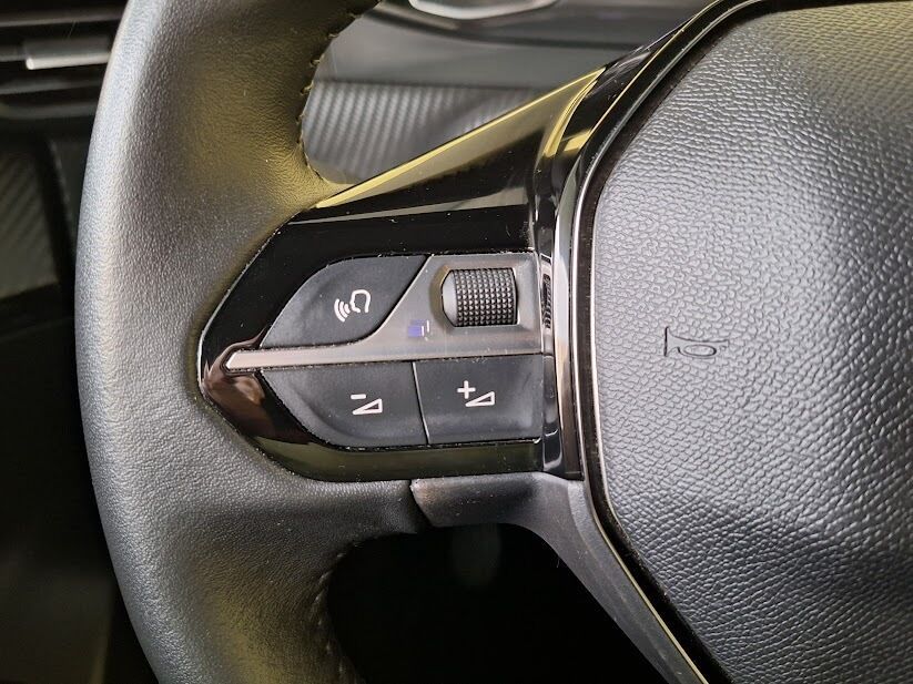 peugeot-2008-2023-gasolina-1199cc