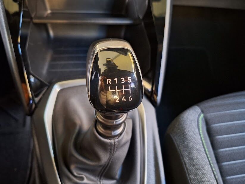 peugeot-2008-2023-gasolina-1199cc