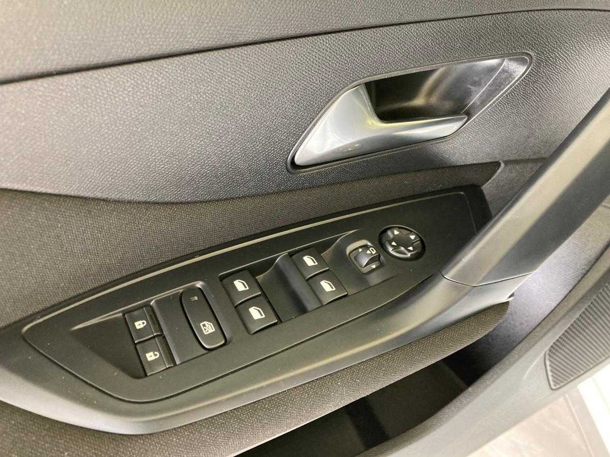 peugeot-308-2023-gasolina-1199cc