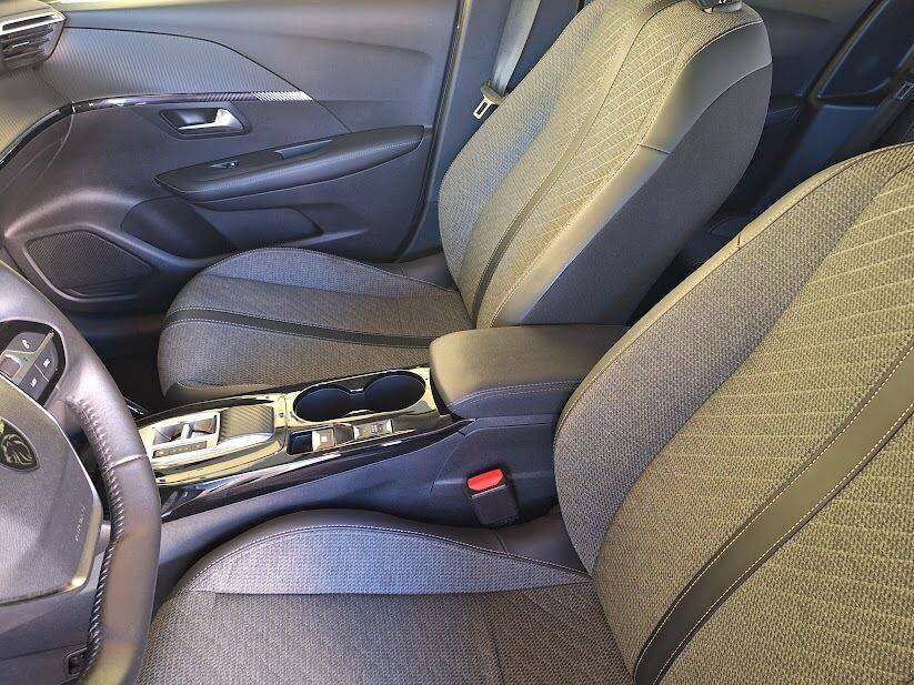peugeot-208-2024-hibrido-a-gasolina-1199cc
