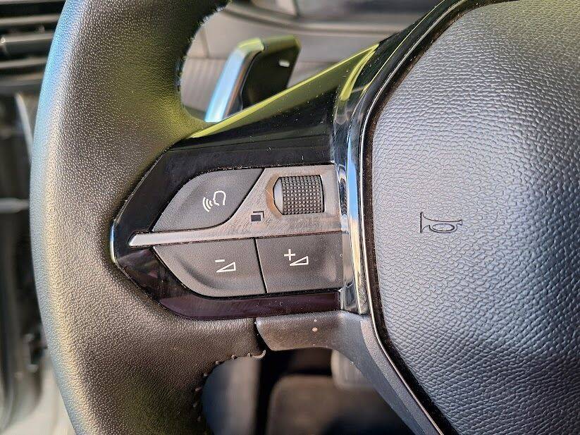 peugeot-208-2024-hibrido-a-gasolina-1199cc