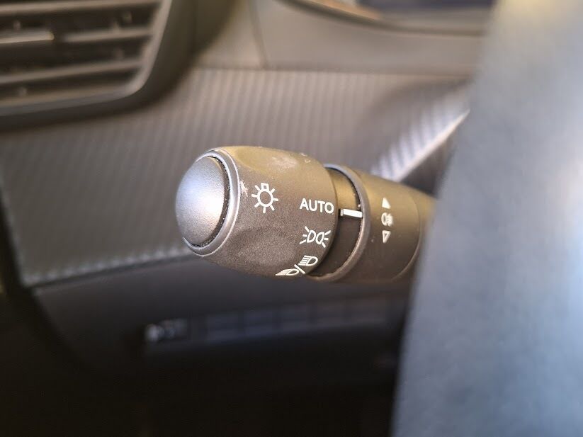 peugeot-208-2024-hibrido-a-gasolina-1199cc