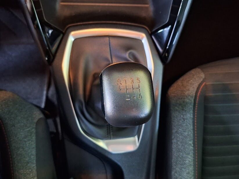 peugeot-208-2021-gasolina-1199cc
