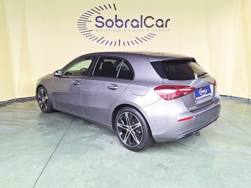mercedes-benz-classe-a-2023-hibrido-a-gasolina-1332cc