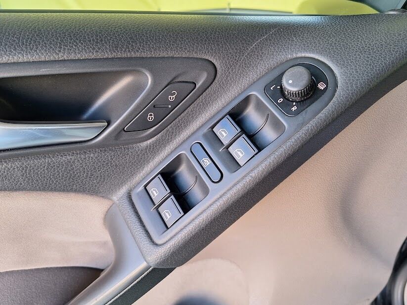 volkswagen-golf-2009-diesel-1968cc