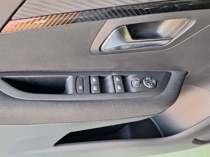 peugeot-208-2022-diesel-1499cc