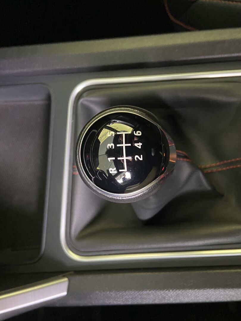 seat-leon-2023-diesel-1968cc