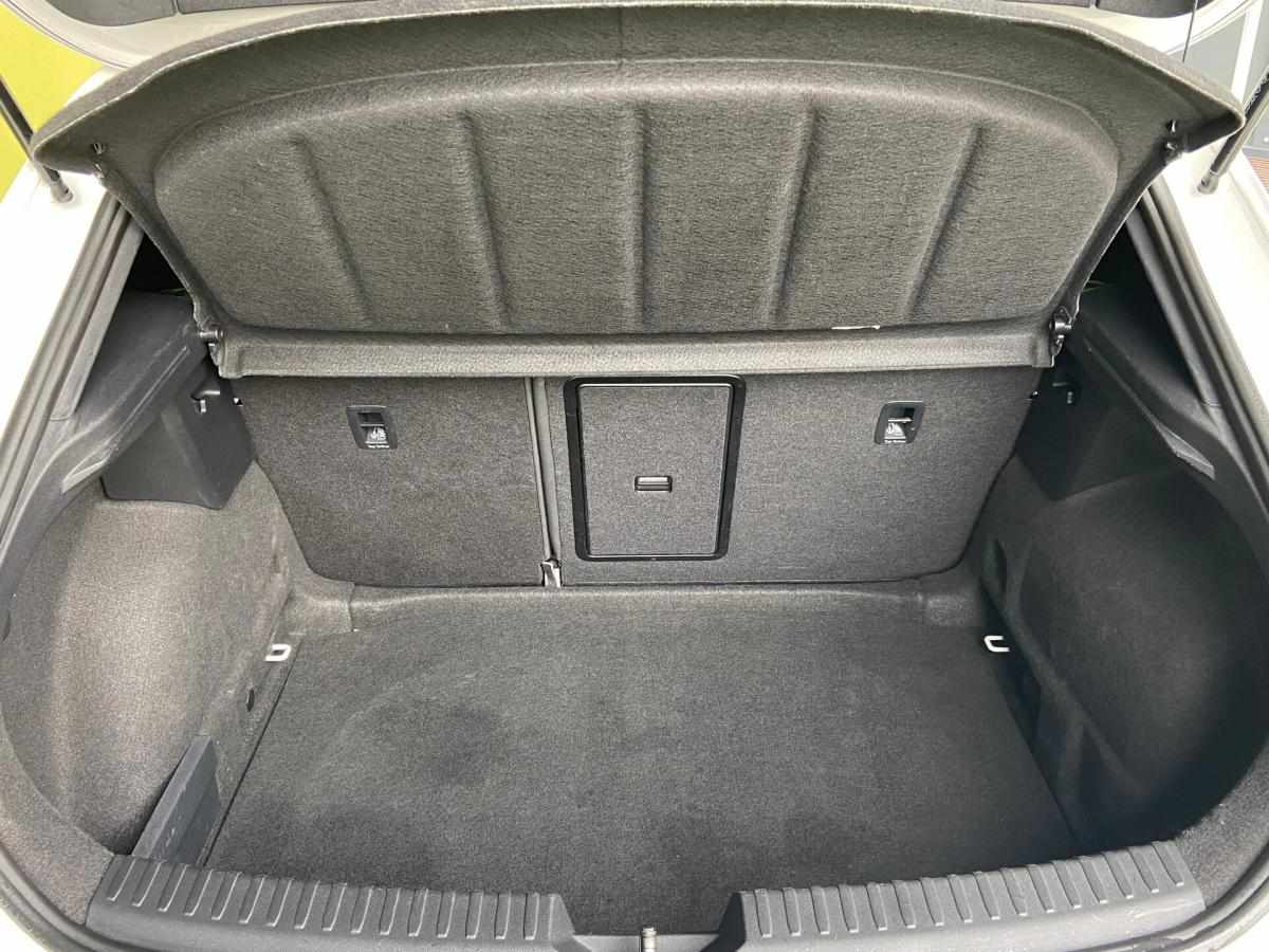 seat-leon-2023-diesel-1968cc