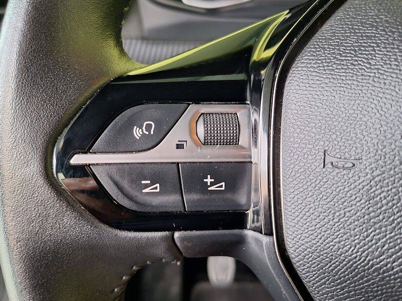 peugeot-2008-2023-gasolina-1199cc