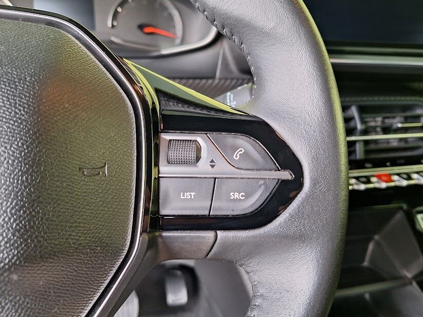 peugeot-2008-2023-gasolina-1199cc