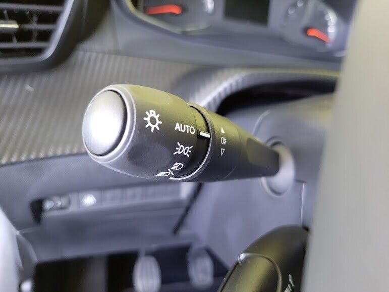 peugeot-208-2021-gasolina-1199cc