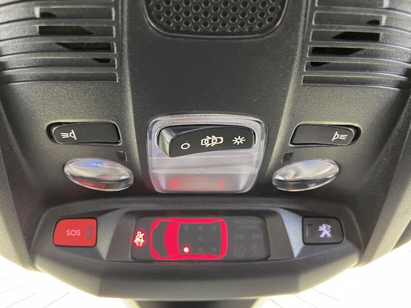 peugeot-5008-2023-gasolina-1199cc