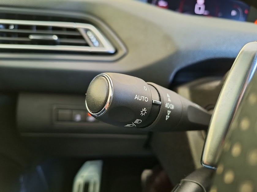peugeot-308-sw-2021-diesel-1499cc