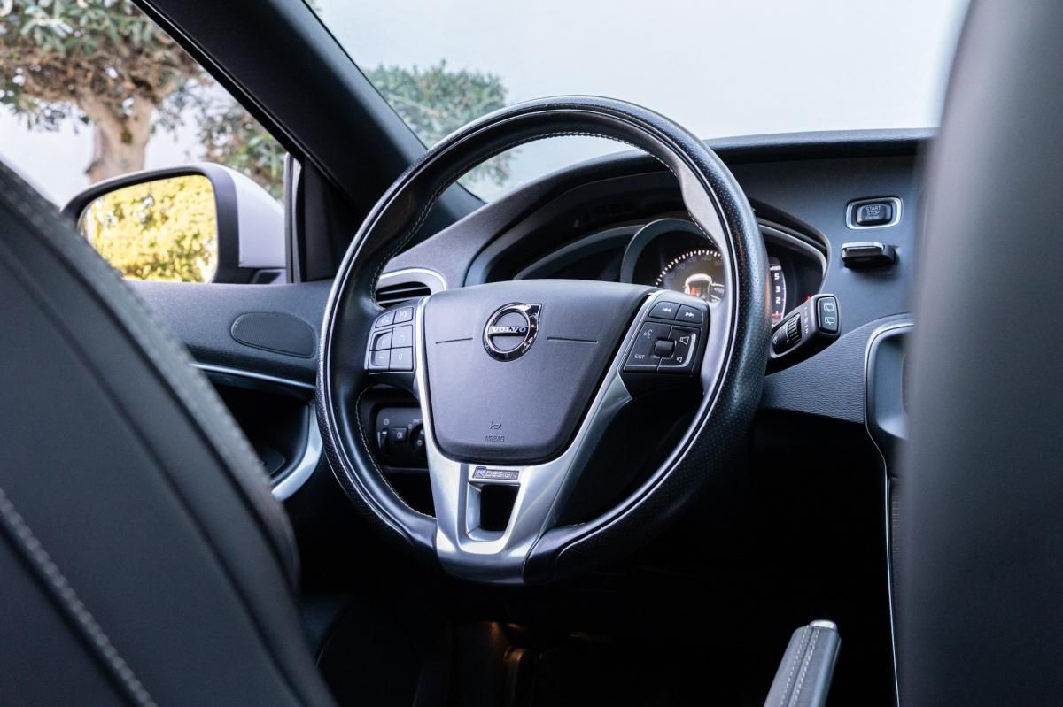 volvo-v40-2019-diesel-1969cc