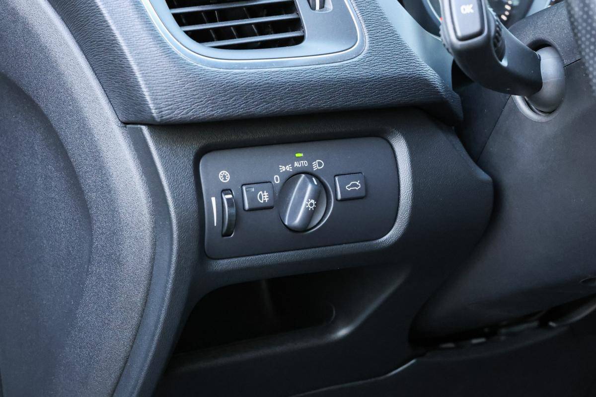 volvo-v40-2019-diesel-1969cc