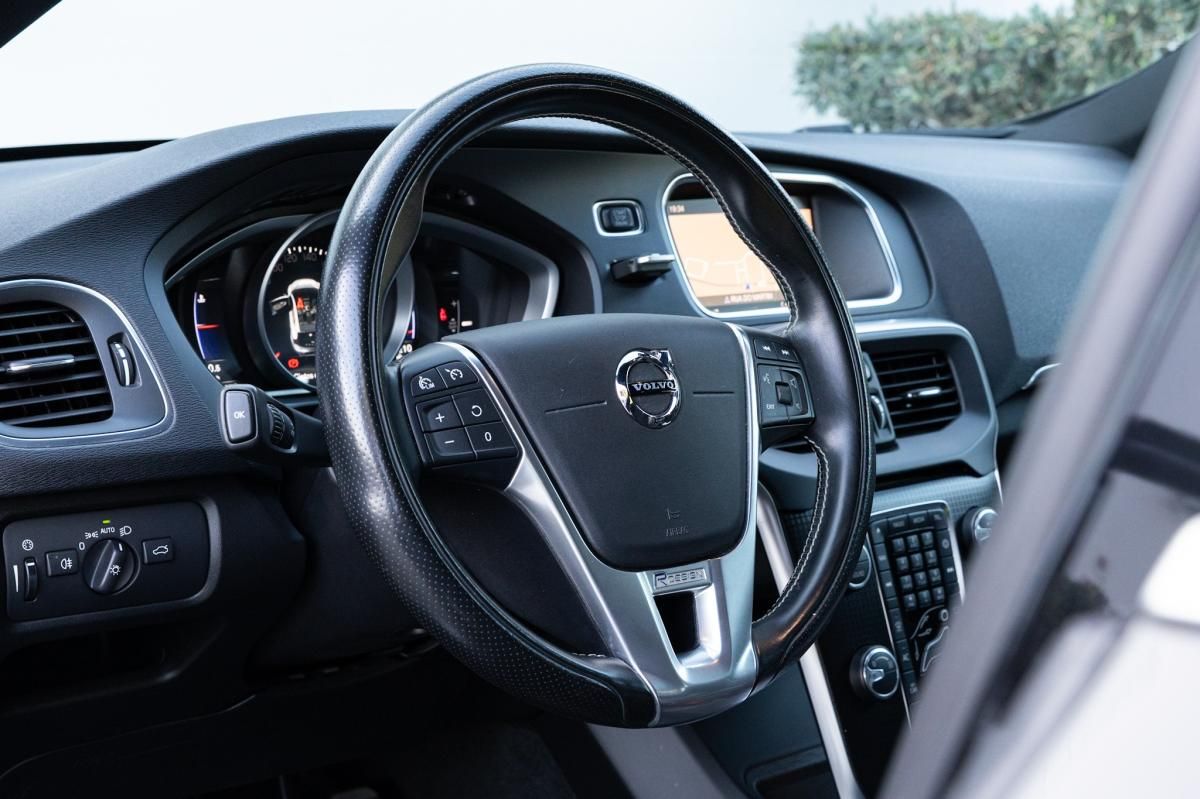 volvo-v40-2019-diesel-1969cc
