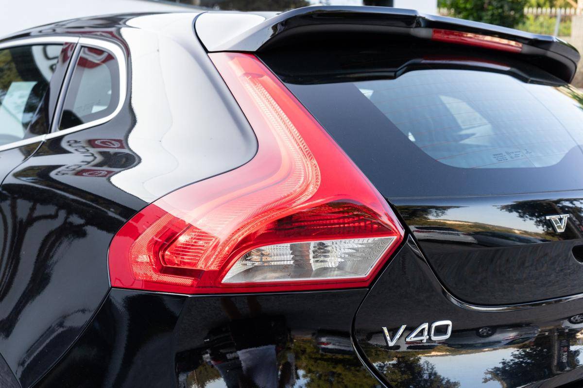 volvo-v40-2019-diesel-1969cc
