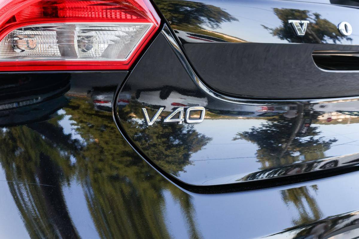 volvo-v40-2019-diesel-1969cc