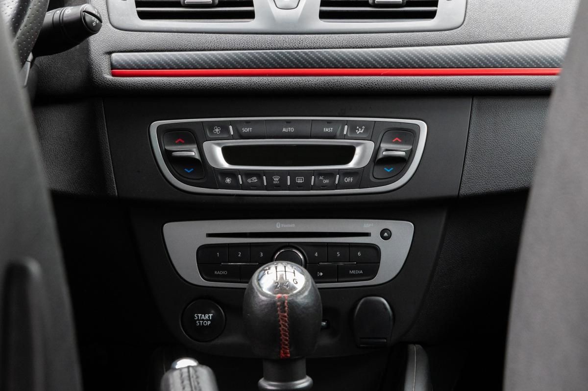 renault-megane-sport-tourer-2015-diesel-1461cc