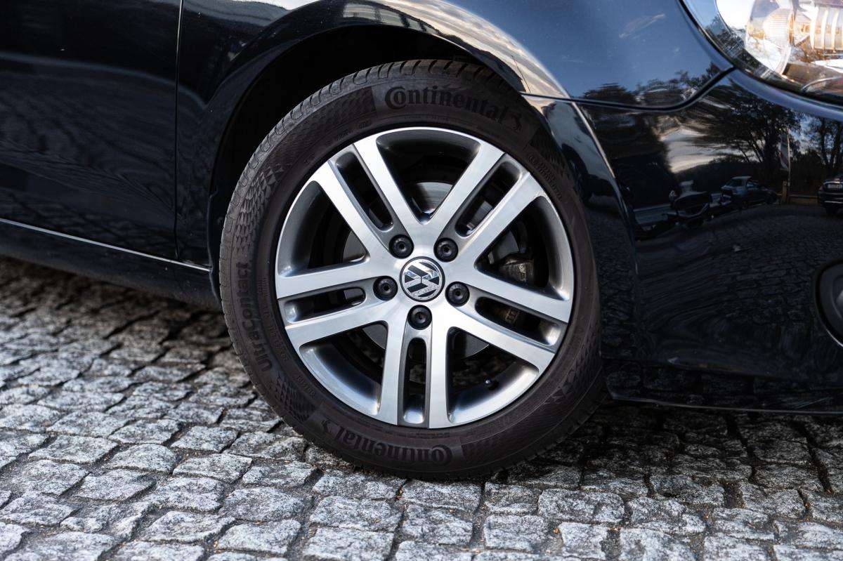 volkswagen-golf-2009-diesel-1968cc