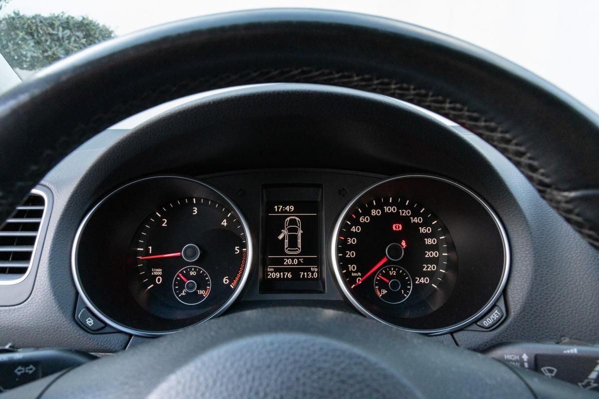 volkswagen-golf-2009-diesel-1968cc