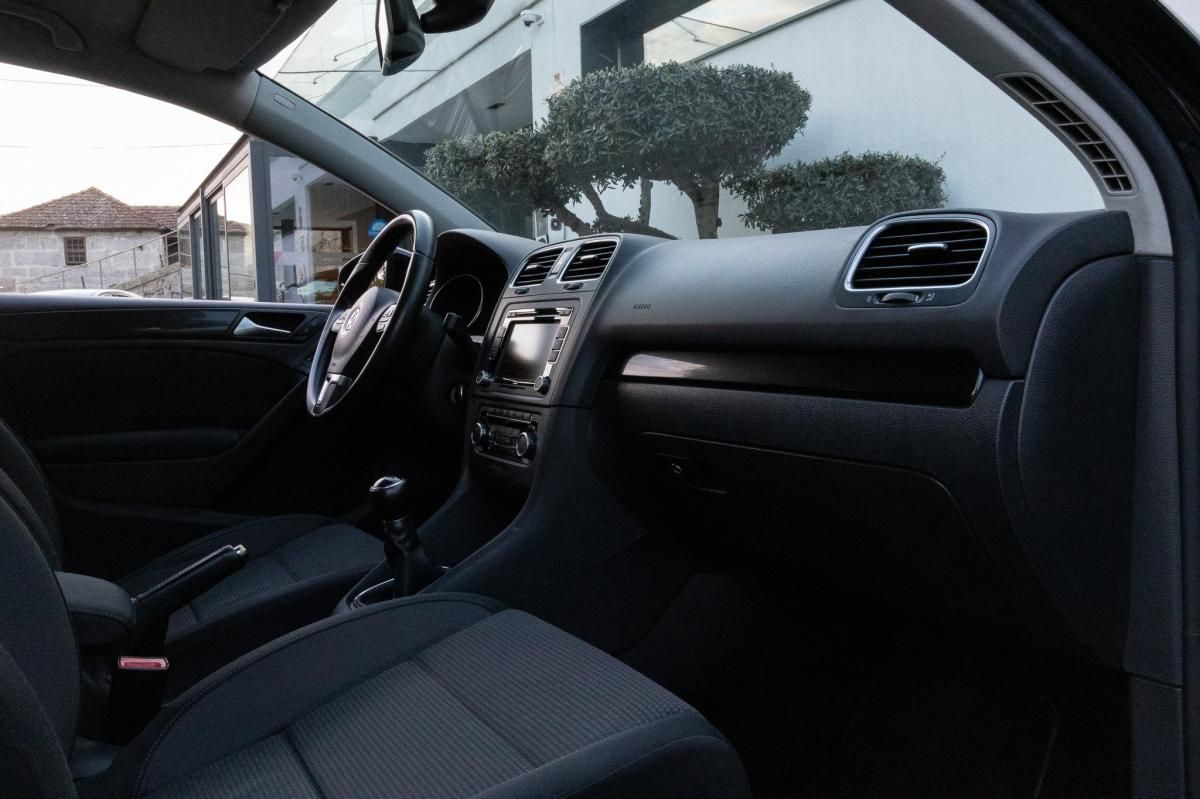 volkswagen-golf-2009-diesel-1968cc