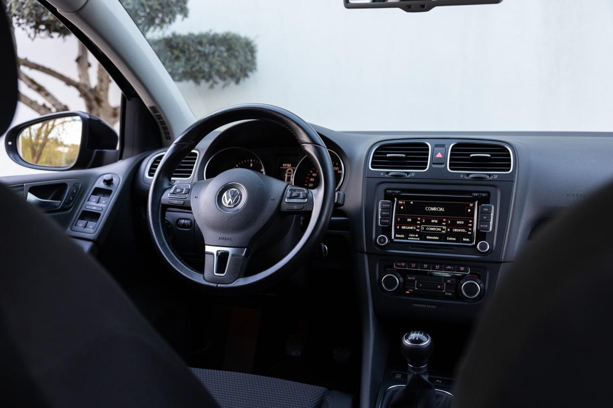 volkswagen-golf-2009-diesel-1968cc