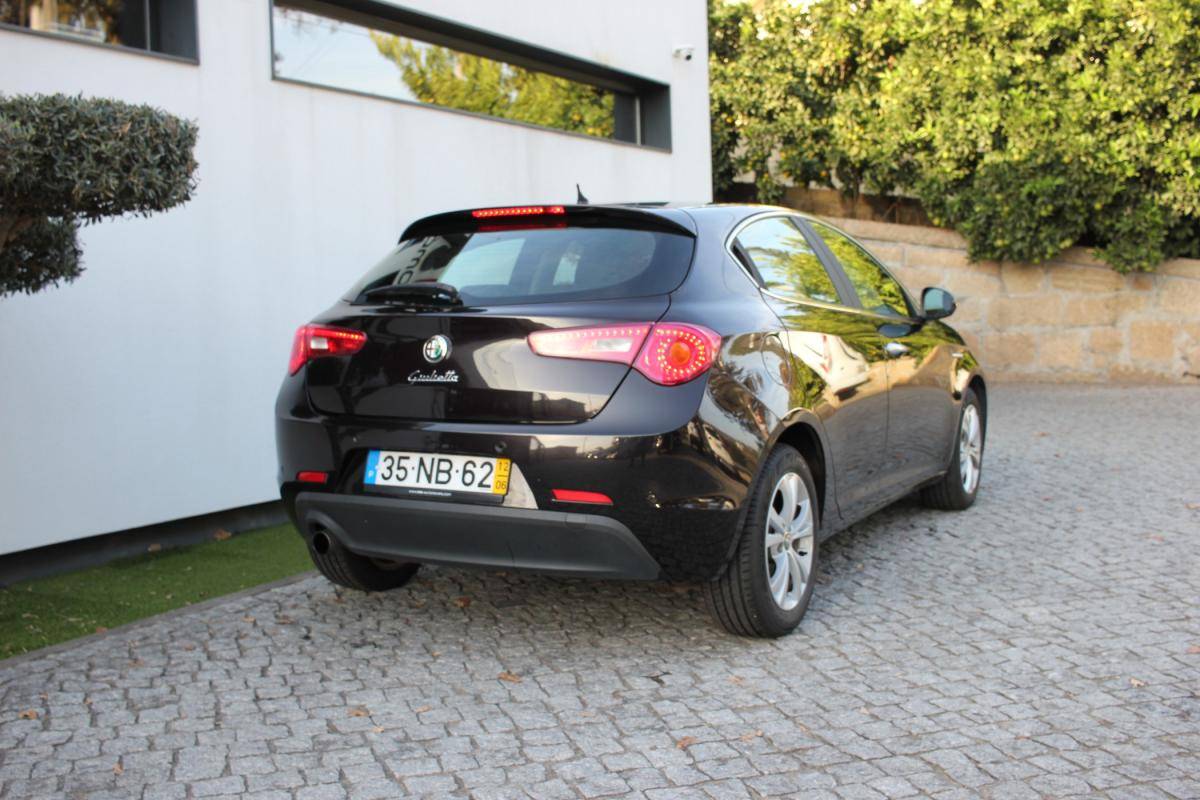 alfa-romeo-giulietta-2012-diesel-1598cc