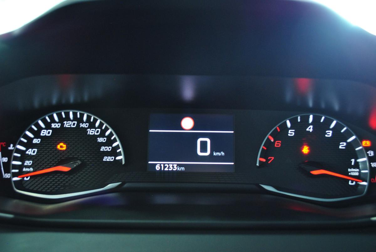 peugeot-208-2022-gasolina-1199cc