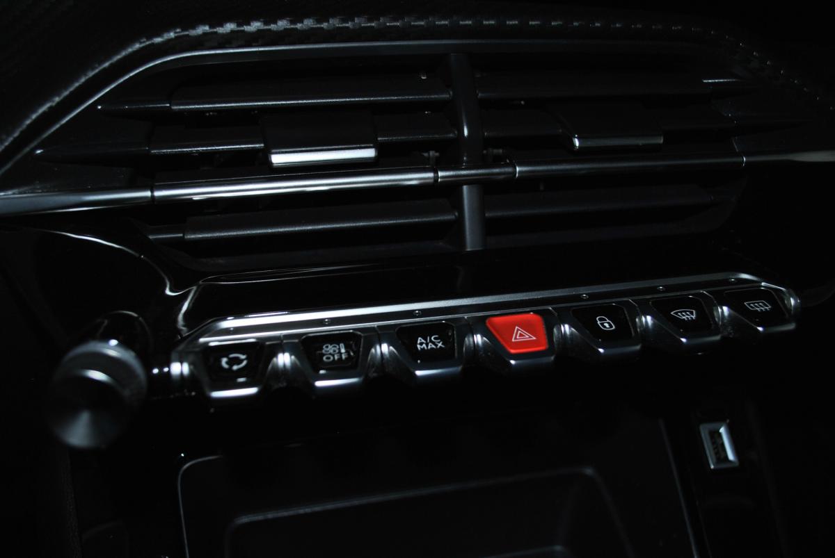 peugeot-208-2022-gasolina-1199cc