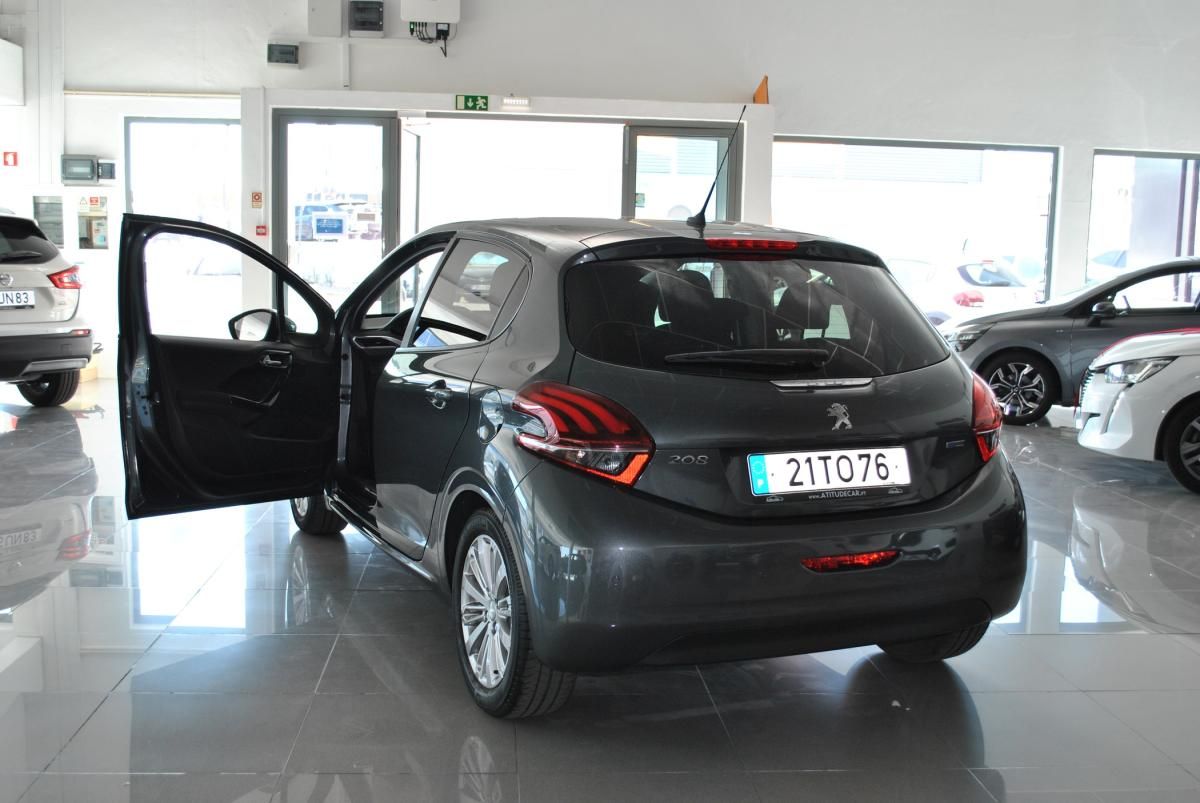 peugeot-208-2017-gasolina-1199cc