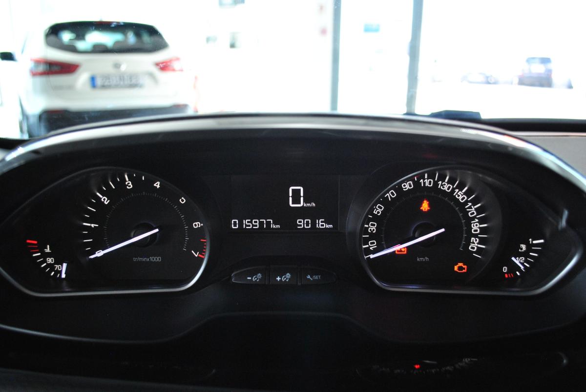 peugeot-208-2017-gasolina-1199cc