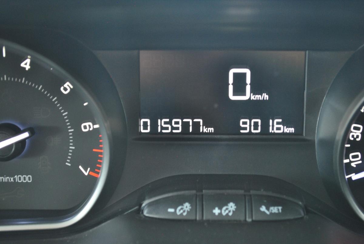 peugeot-208-2017-gasolina-1199cc