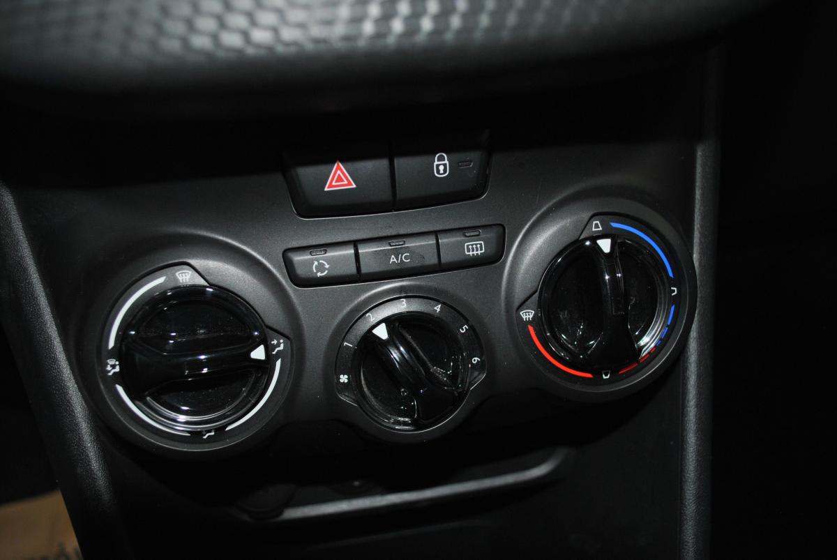 peugeot-208-2017-gasolina-1199cc