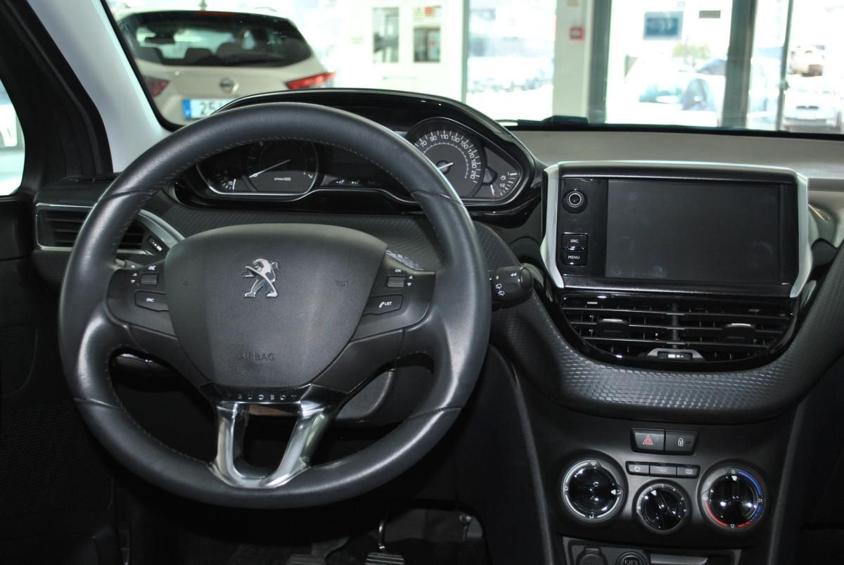 peugeot-208-2017-gasolina-1199cc