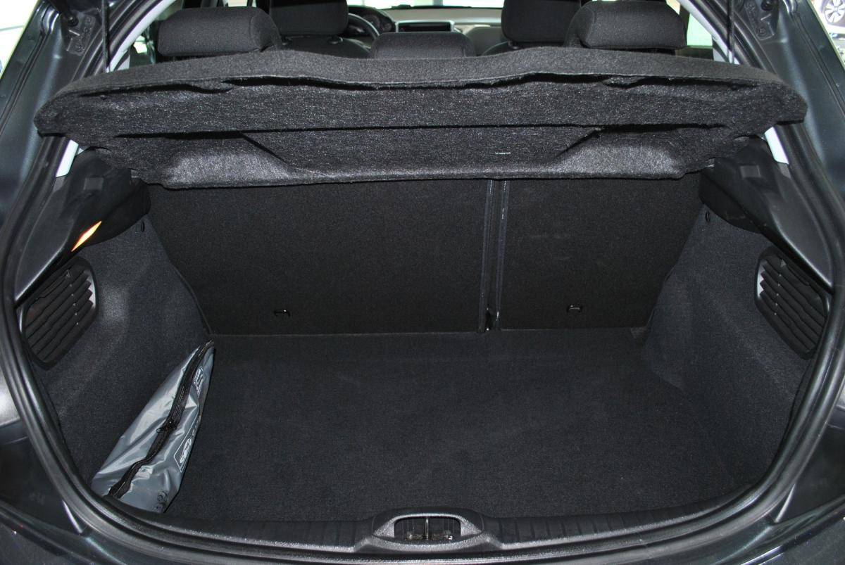 peugeot-208-2017-gasolina-1199cc