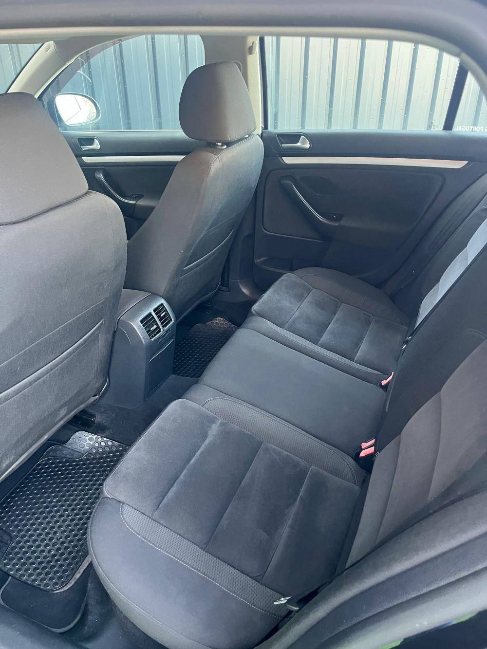 volkswagen-golf-variant-2011-diesel-1598cc