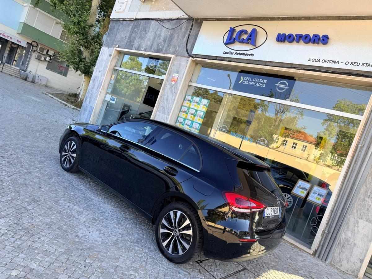 mercedes-benz-classe-a-2022-hibrido-1332cc