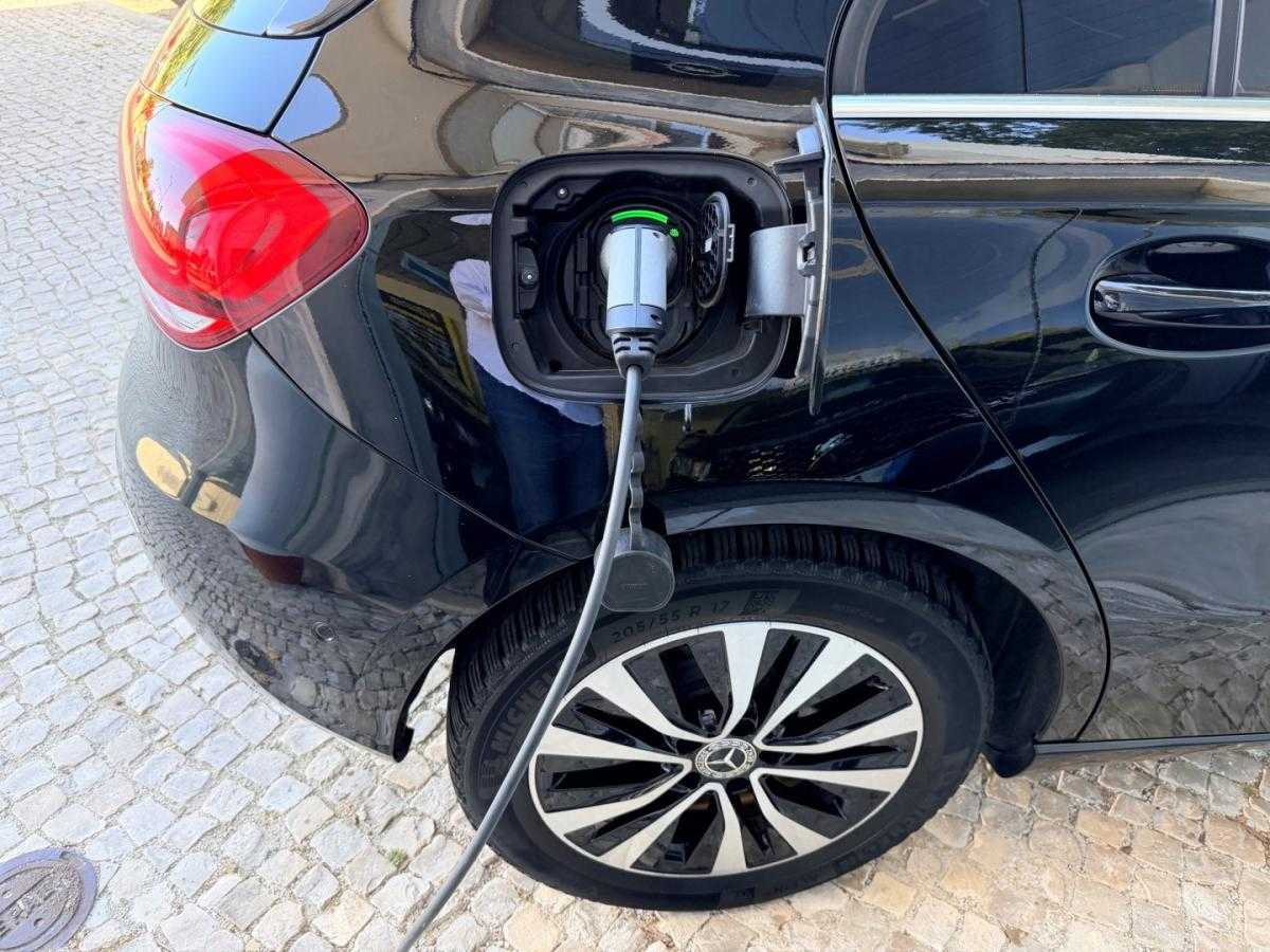 mercedes-benz-classe-a-2022-hibrido-1332cc